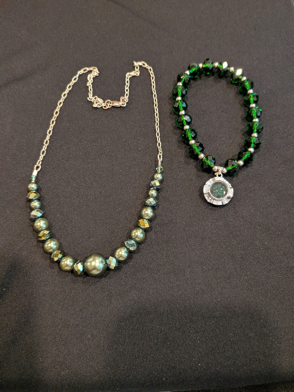 Green Beaded Necklace 8.5" and Bracelet Set - Women's Jewelry